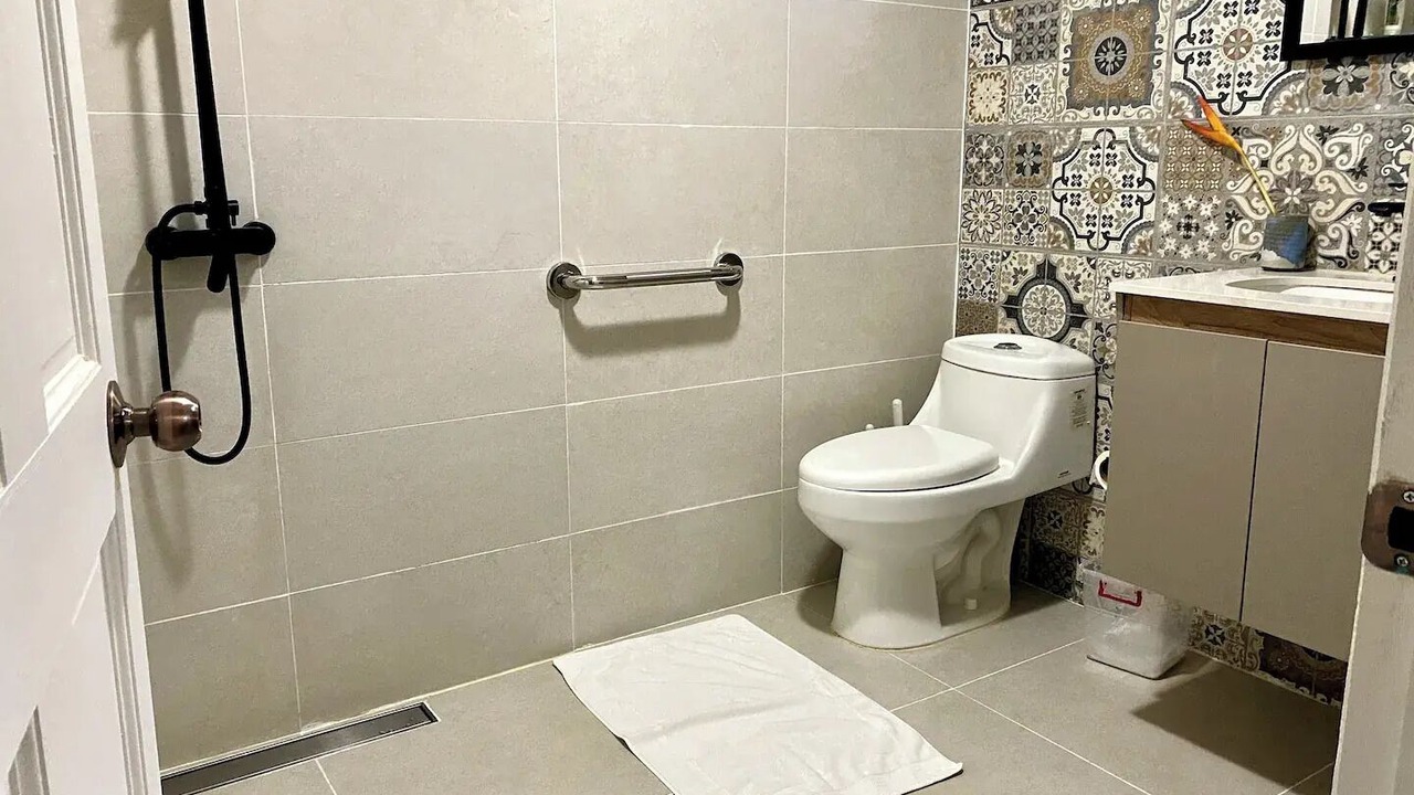 Photo of Bathroom in Roble