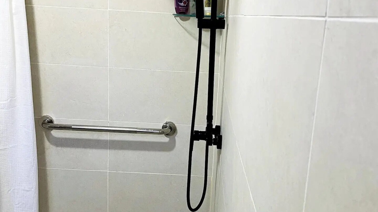 Photo of Bathroom in Roble