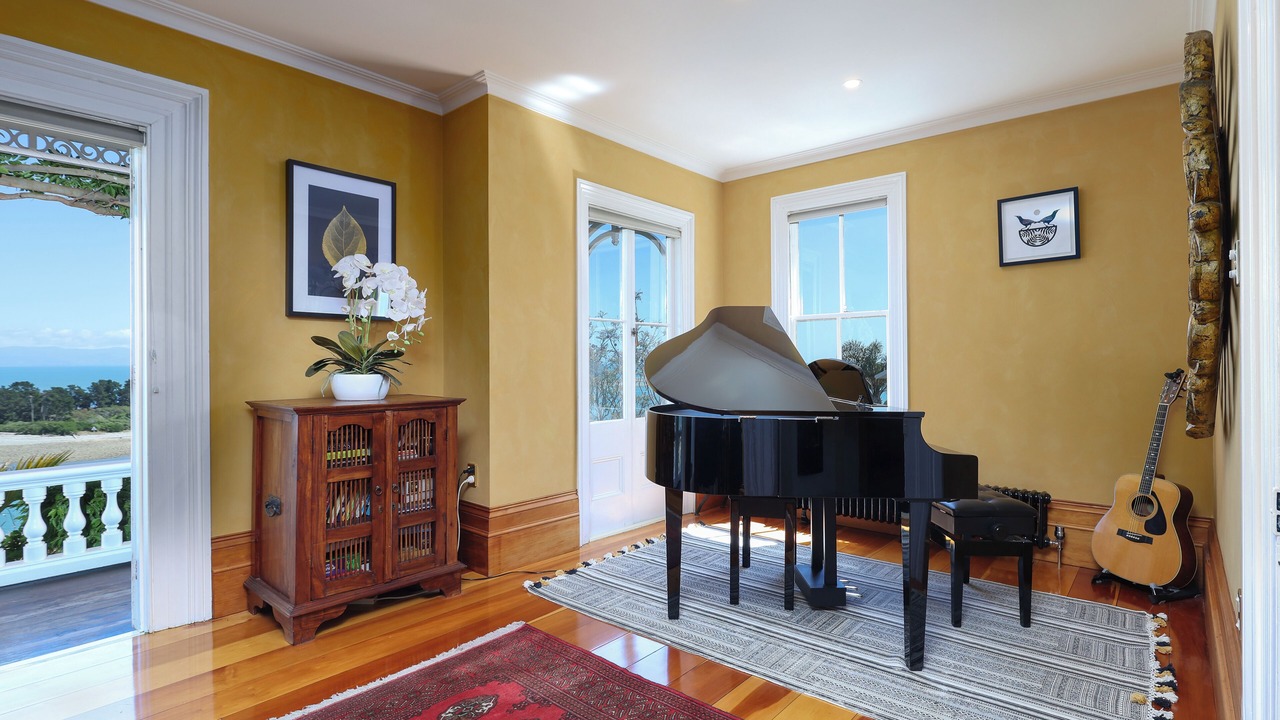 Photo of Livingroom in Britannia Heights