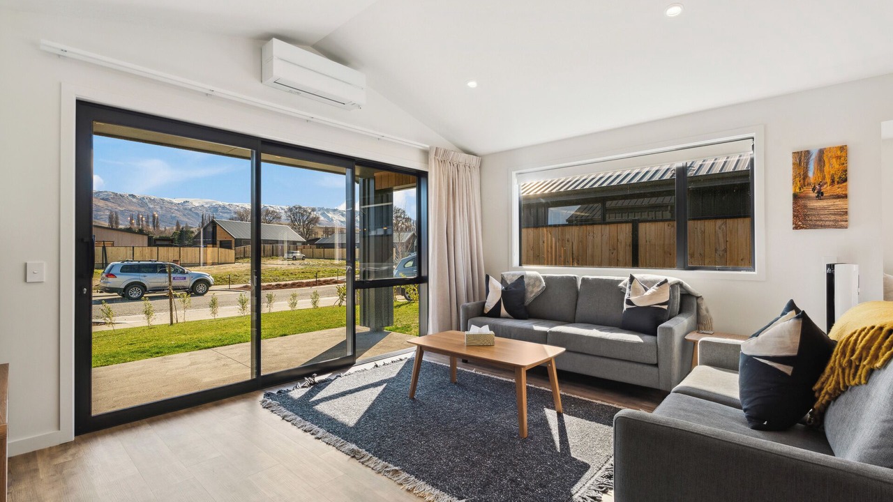 Photo of Livingroom in Lowburn