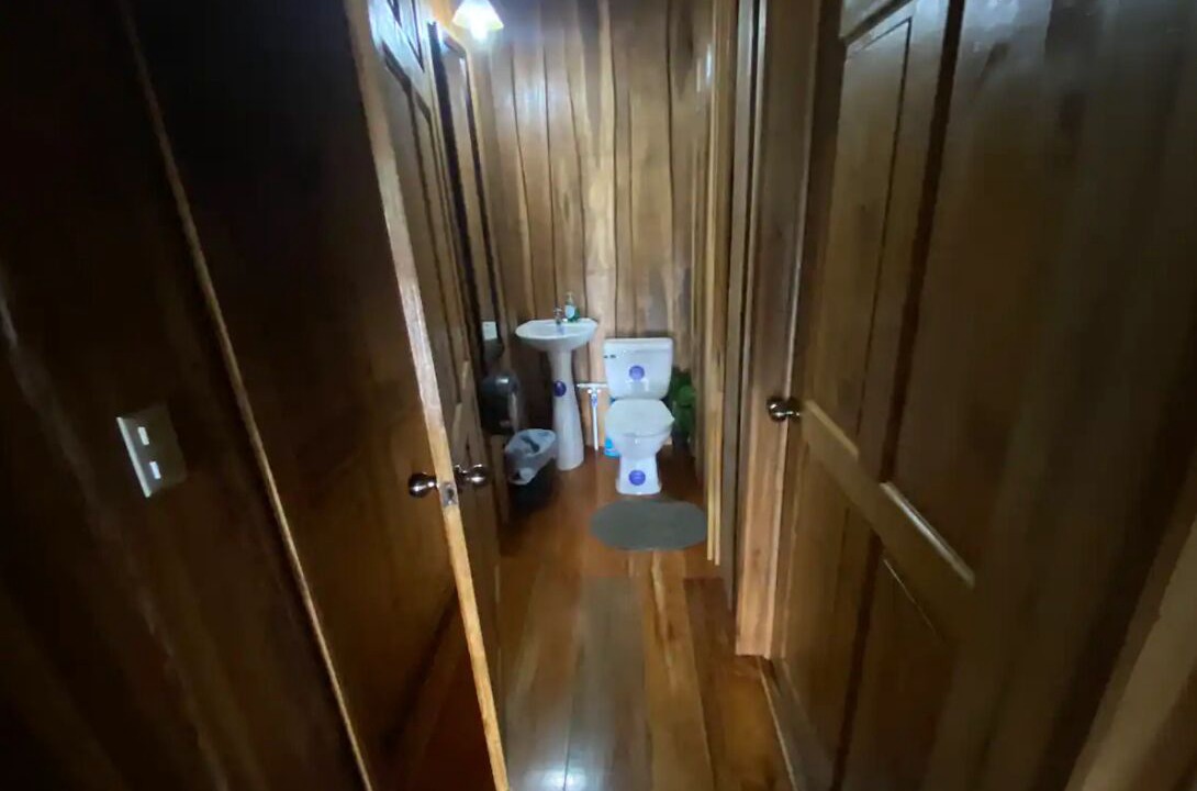 Photo of Bathroom in Roble