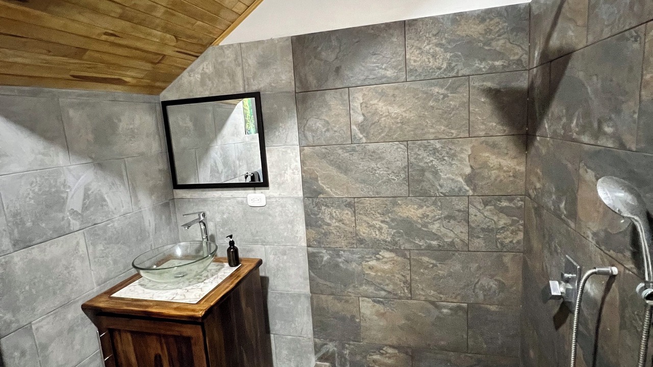 Photo of Bathroom in Curridabat