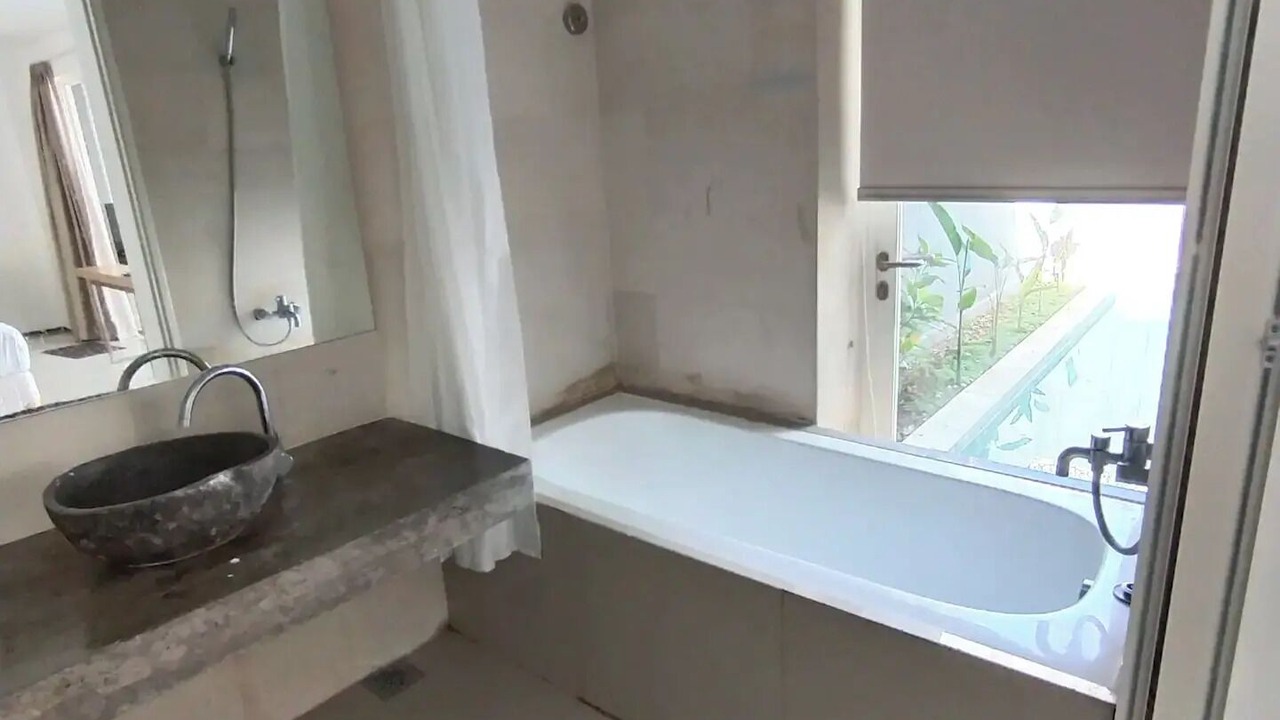 Photo of Bathroom in Mumbul