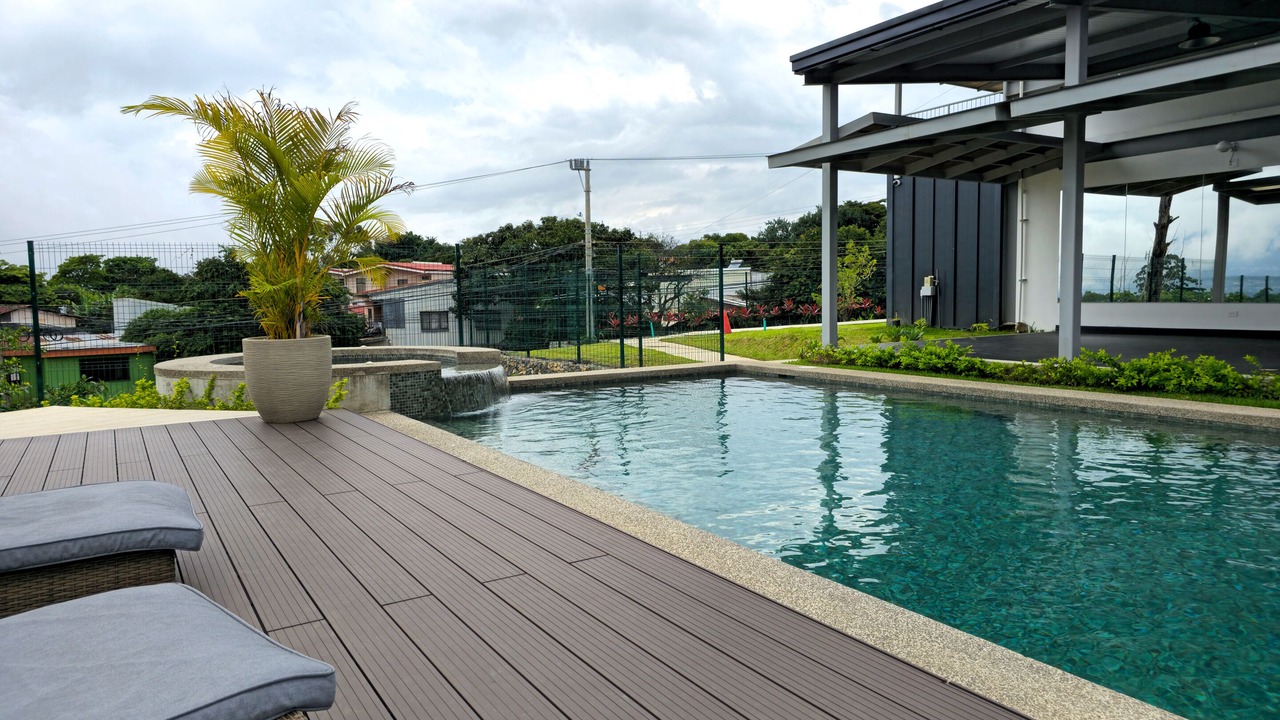 Photo of Outdoor in Roble