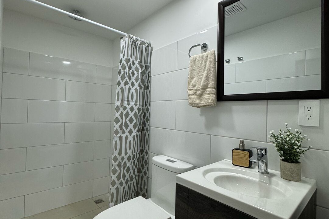 Photo of Bathroom in Roble