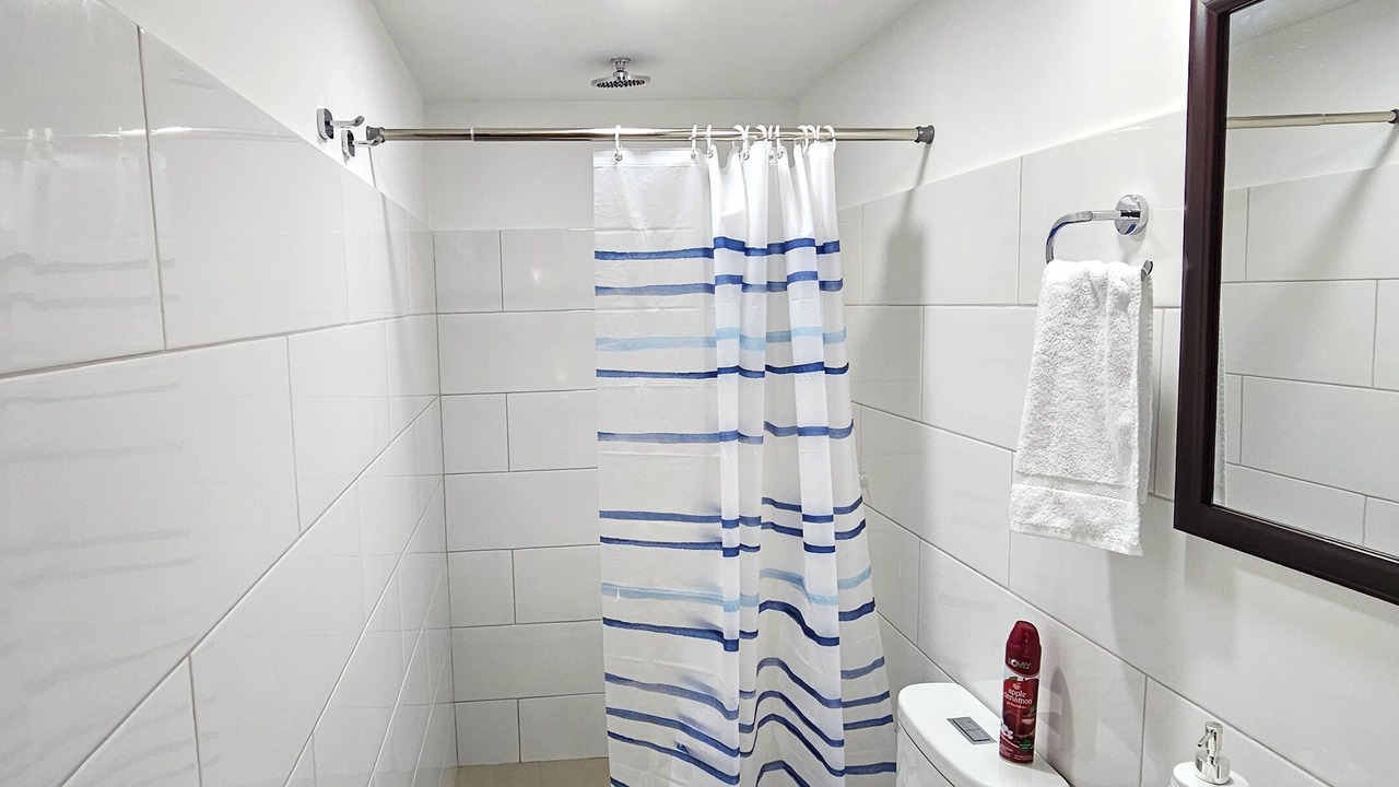 Photo of Bathroom in Roble