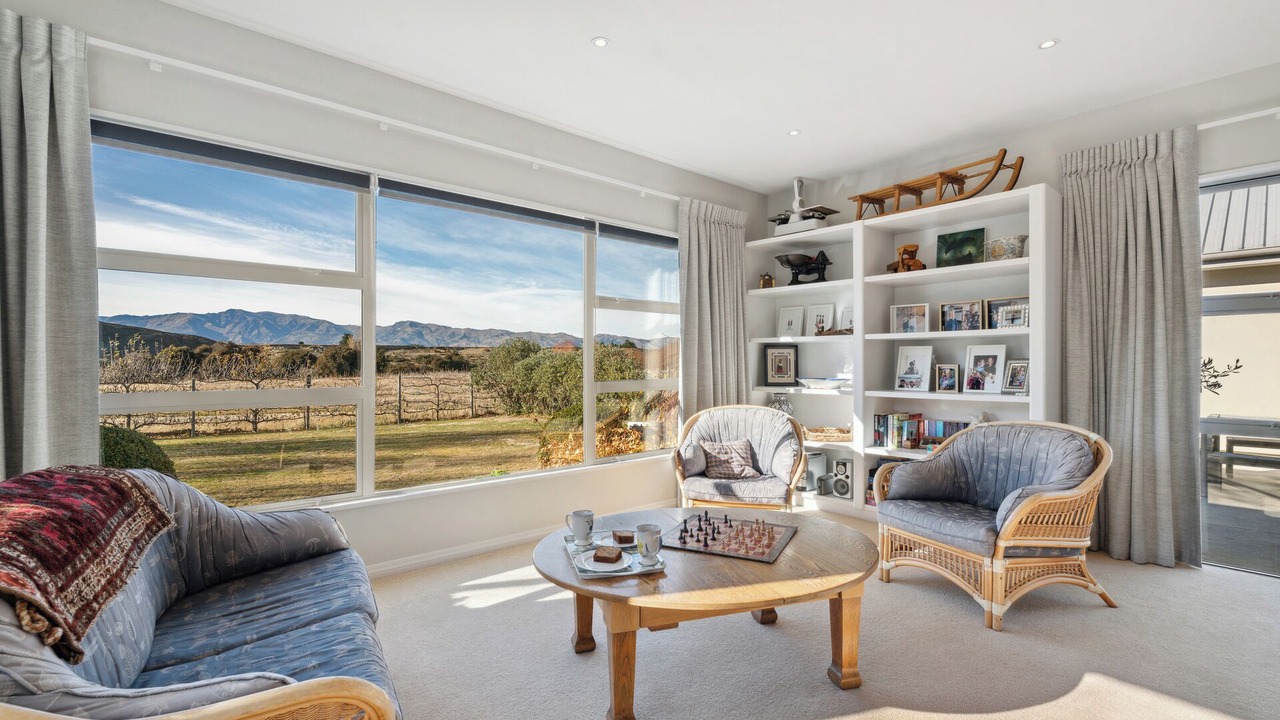 Photo of Livingroom in Albert Town