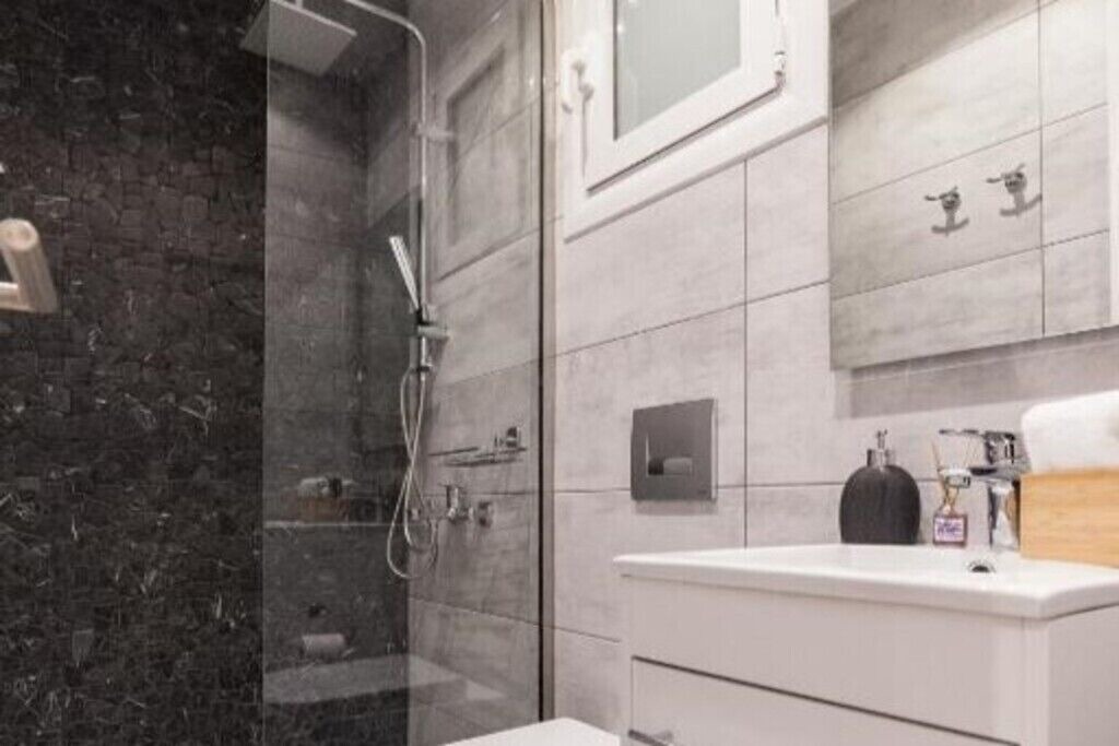 Photo of Bathroom in Mets