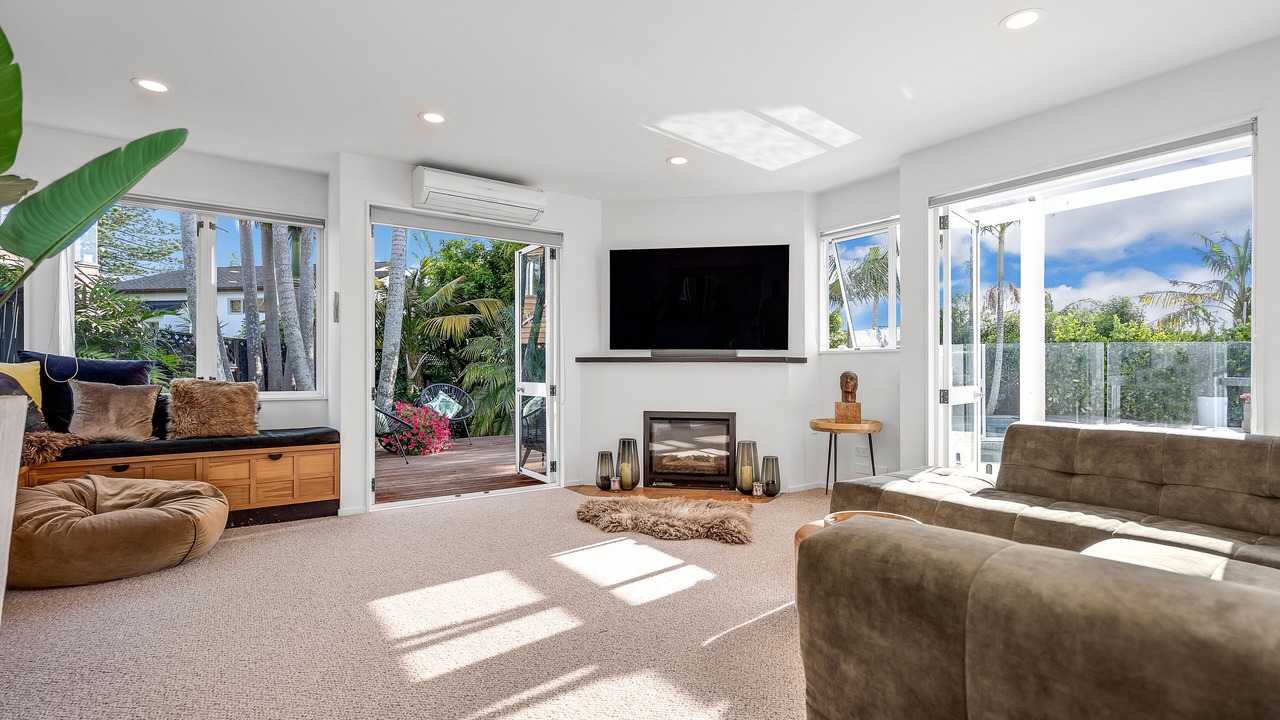 Photo of Livingroom in Castor Bay