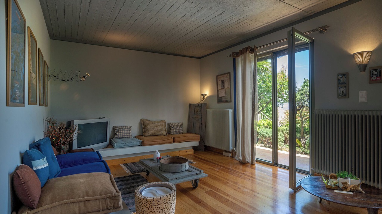 Photo of Livingroom in Aigialeia