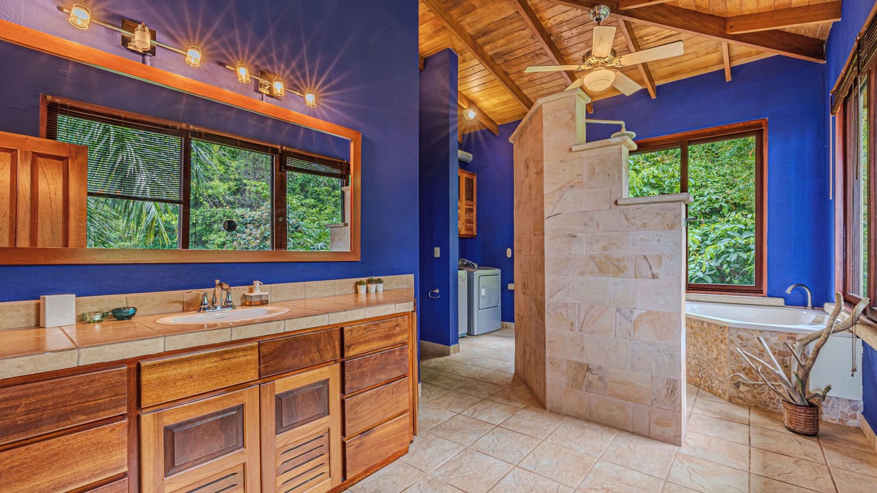 Photo of Bathroom in Dominical