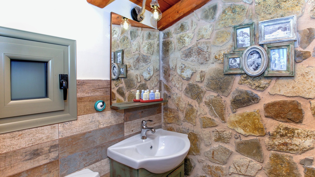 Photo of Bathroom in Aigio