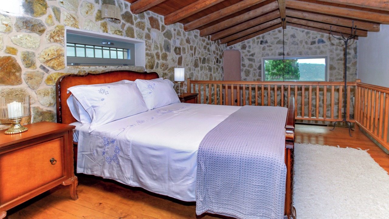 Photo of Bedroom in Aigio