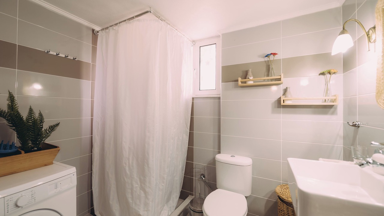 Photo of Bathroom in Katakolo