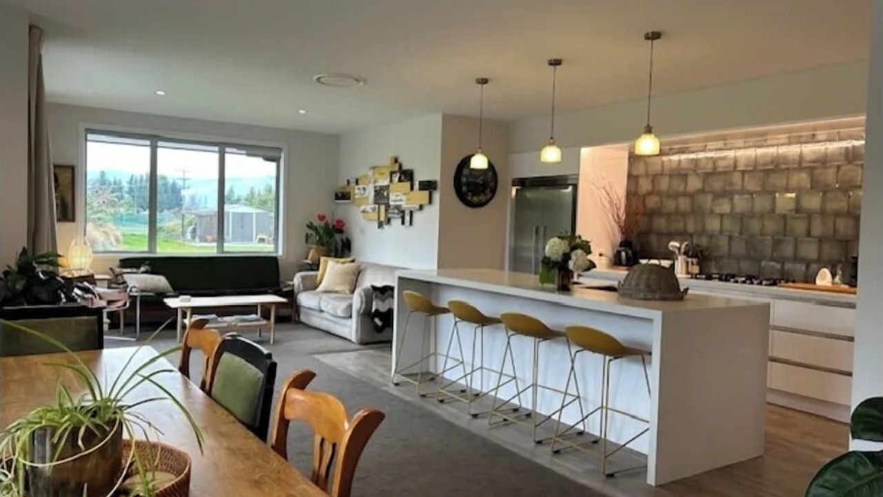 Photo of Livingroom in Albert Town