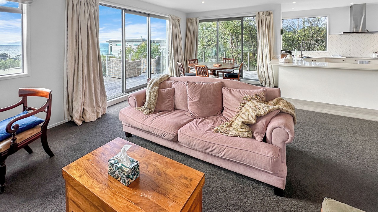 Photo of Livingroom in Murrays Bay