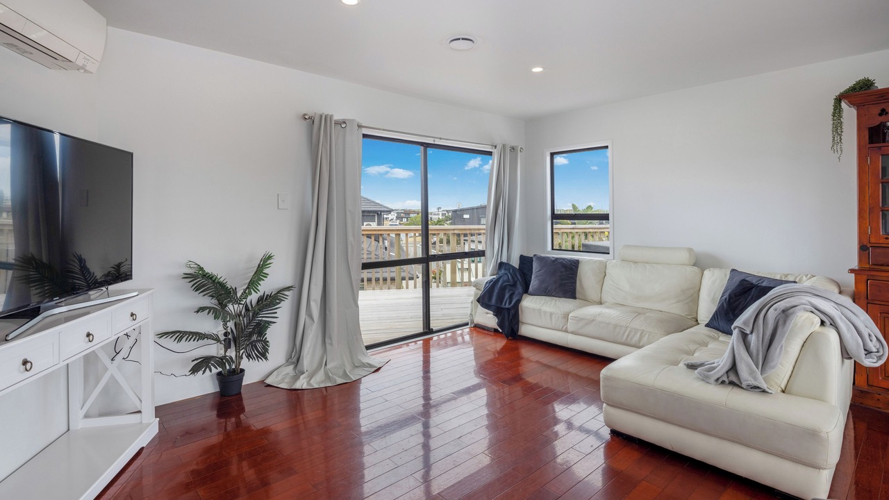 Photo of Livingroom in One Tree Point