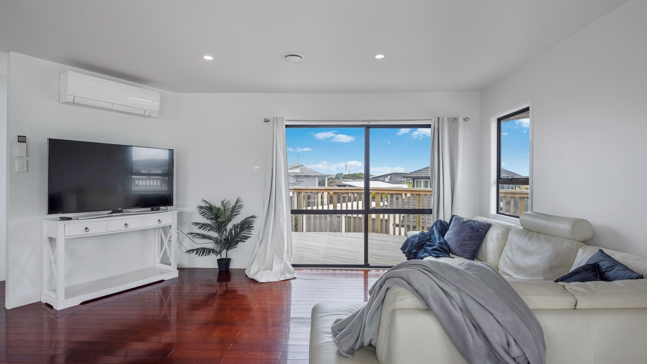 Photo of Livingroom in One Tree Point