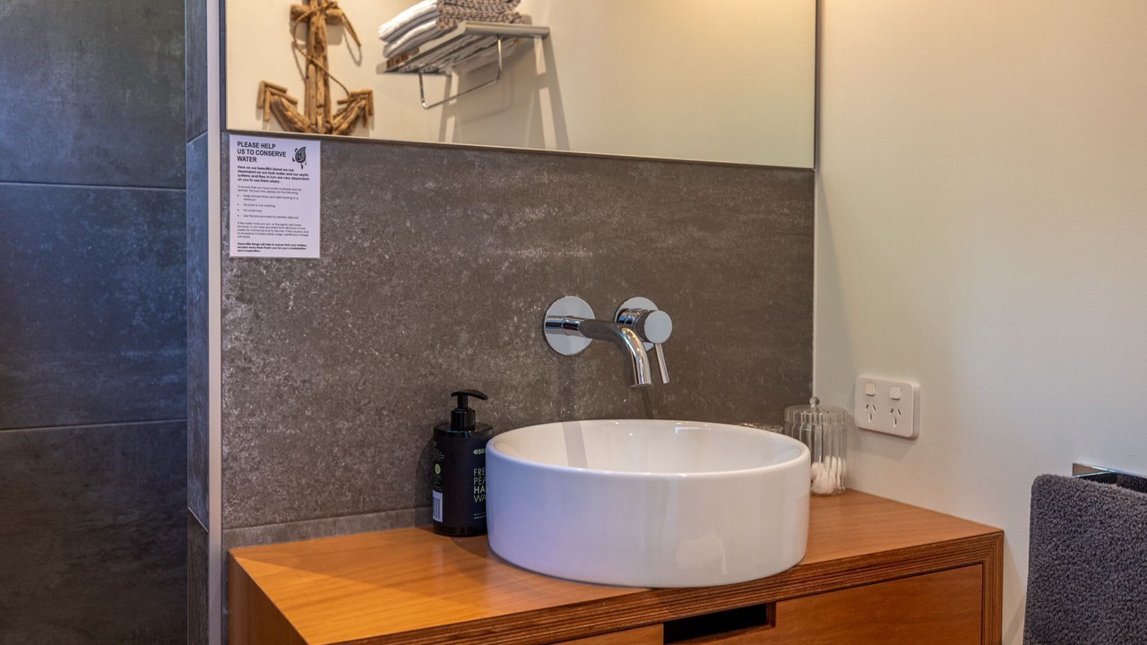 Photo of Bathroom in Onetangi