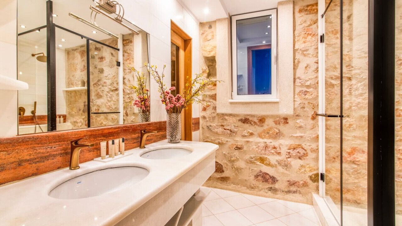 Photo of Bathroom in Mets