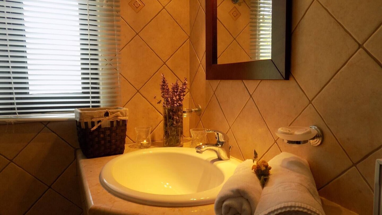 Photo of Bathroom in Krouson