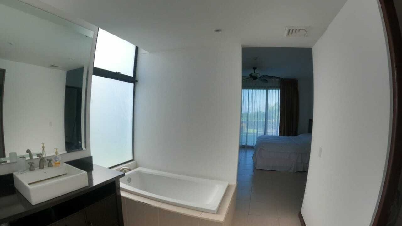 Photo of Bathroom in Tarcoles