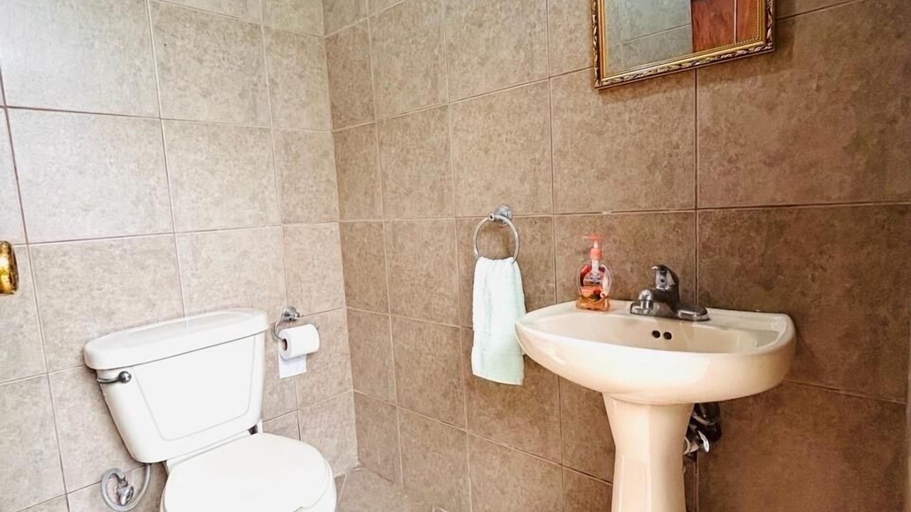 Photo of Bathroom in Roble