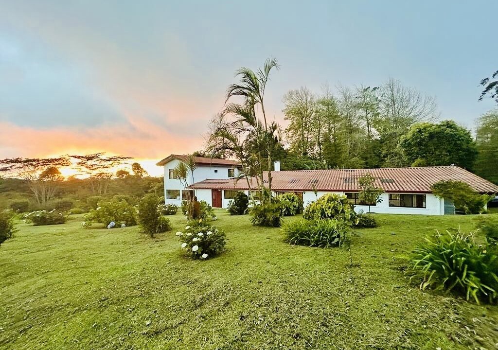 Photo of Outdoor in Roble