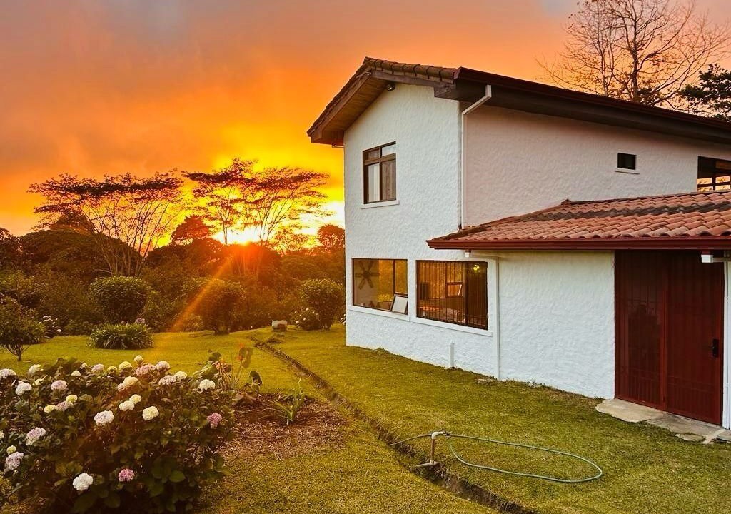 Photo of Outdoor in Roble