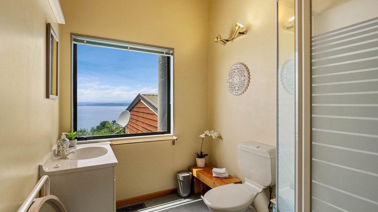 Photo of Bathroom in Pukawa