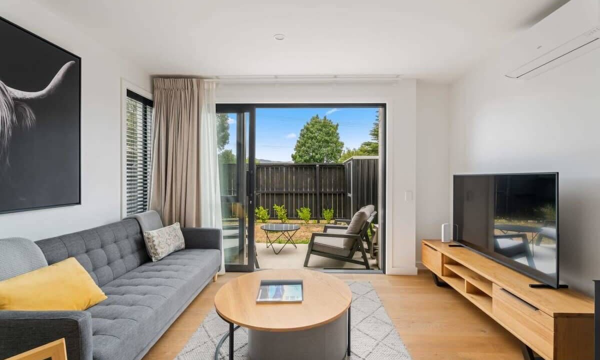 Photo of Livingroom in Albert Town