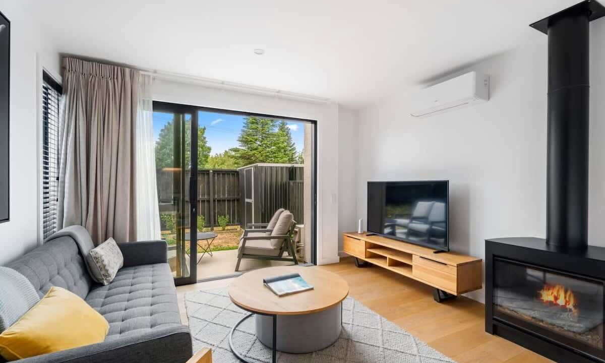 Photo of Livingroom in Albert Town