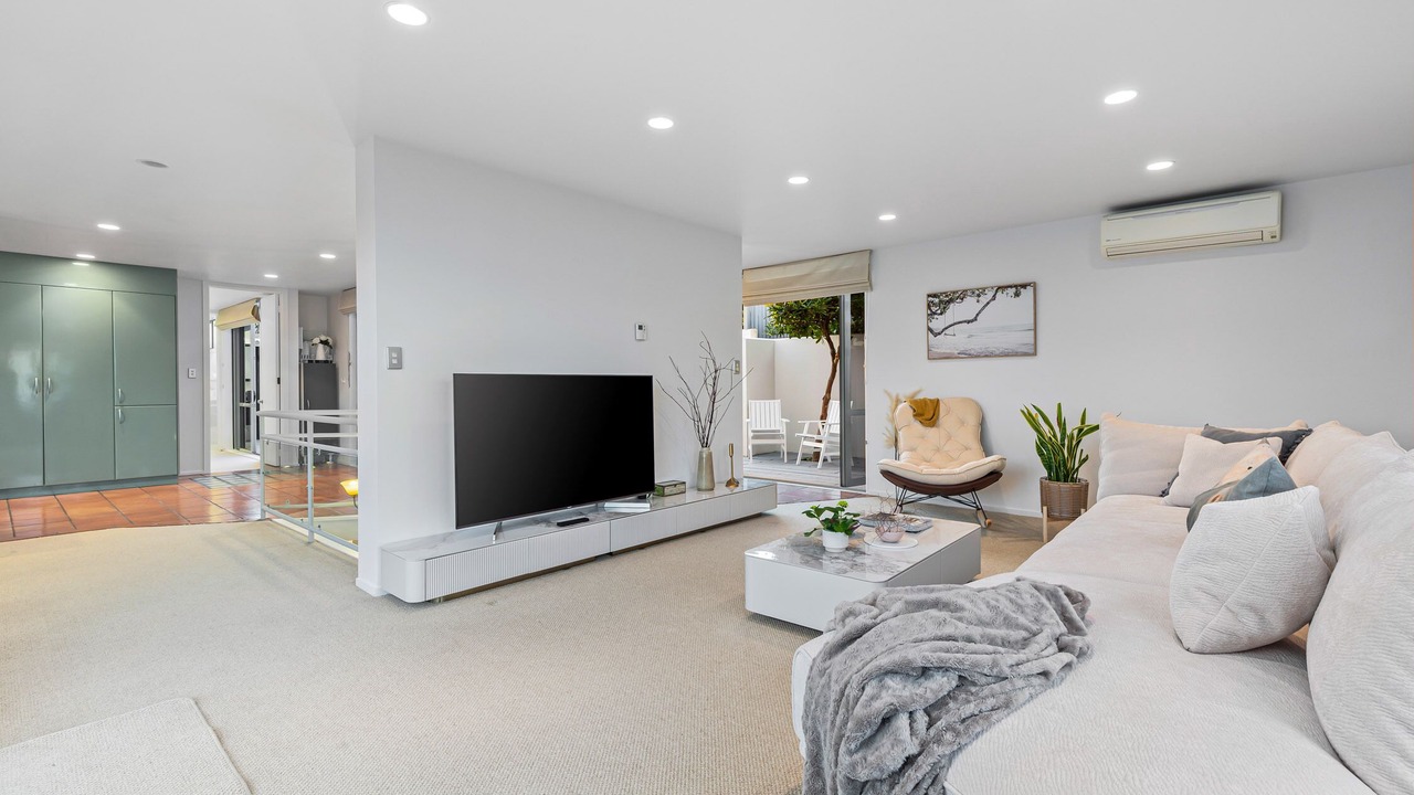 Photo of Livingroom in Castor Bay