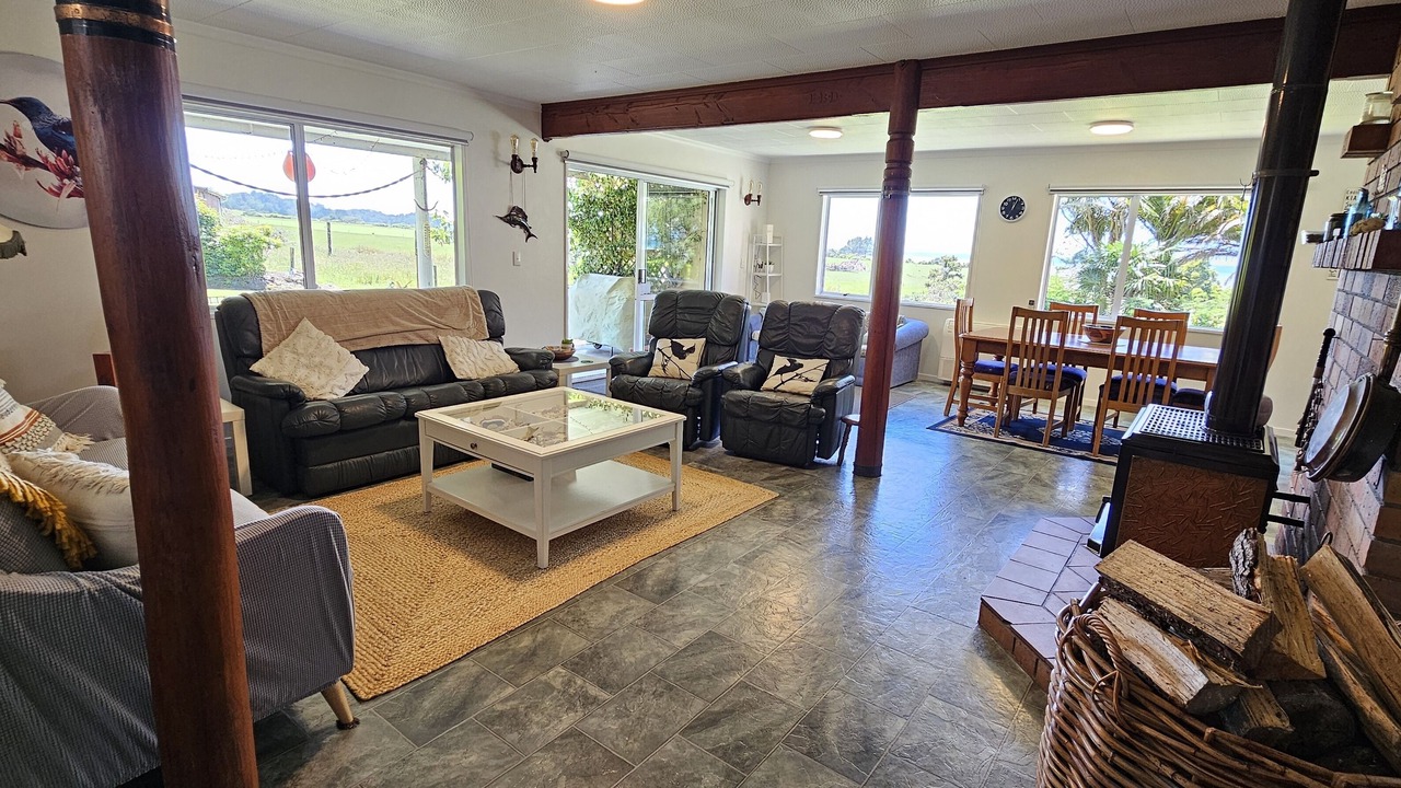 Photo of Livingroom in Pakawau