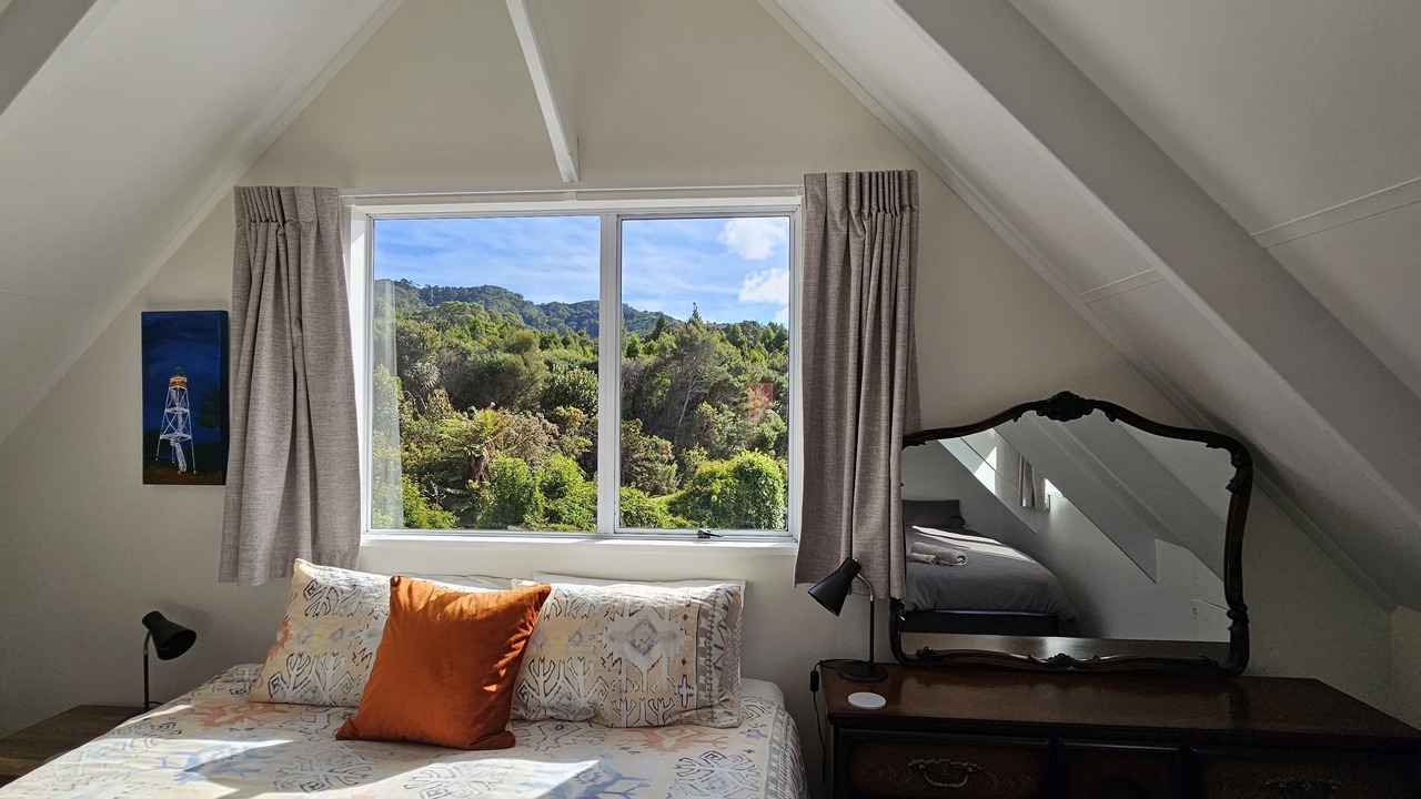 Photo of Bedroom in Pakawau