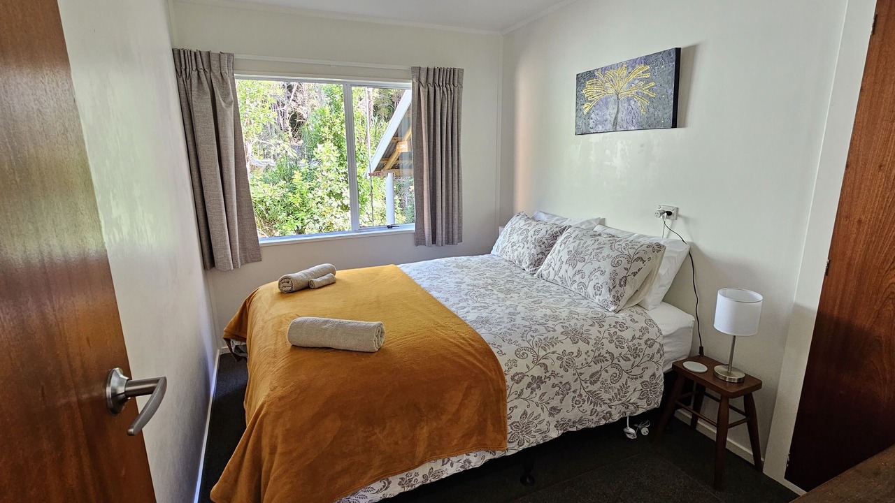 Photo of Bedroom in Pakawau