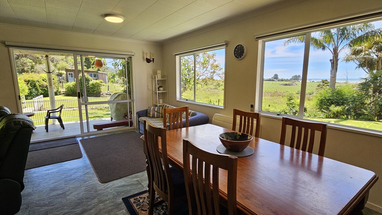 Photo of Livingroom in Pakawau