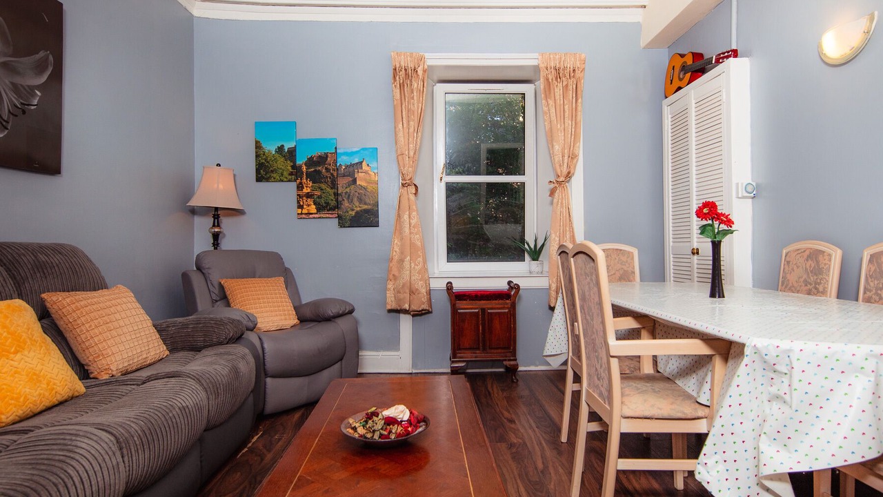 Photo of Livingroom in Tollcross