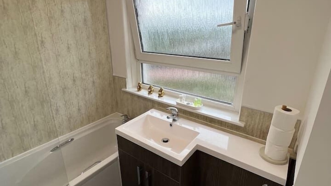 Photo of Bathroom in Rhu
