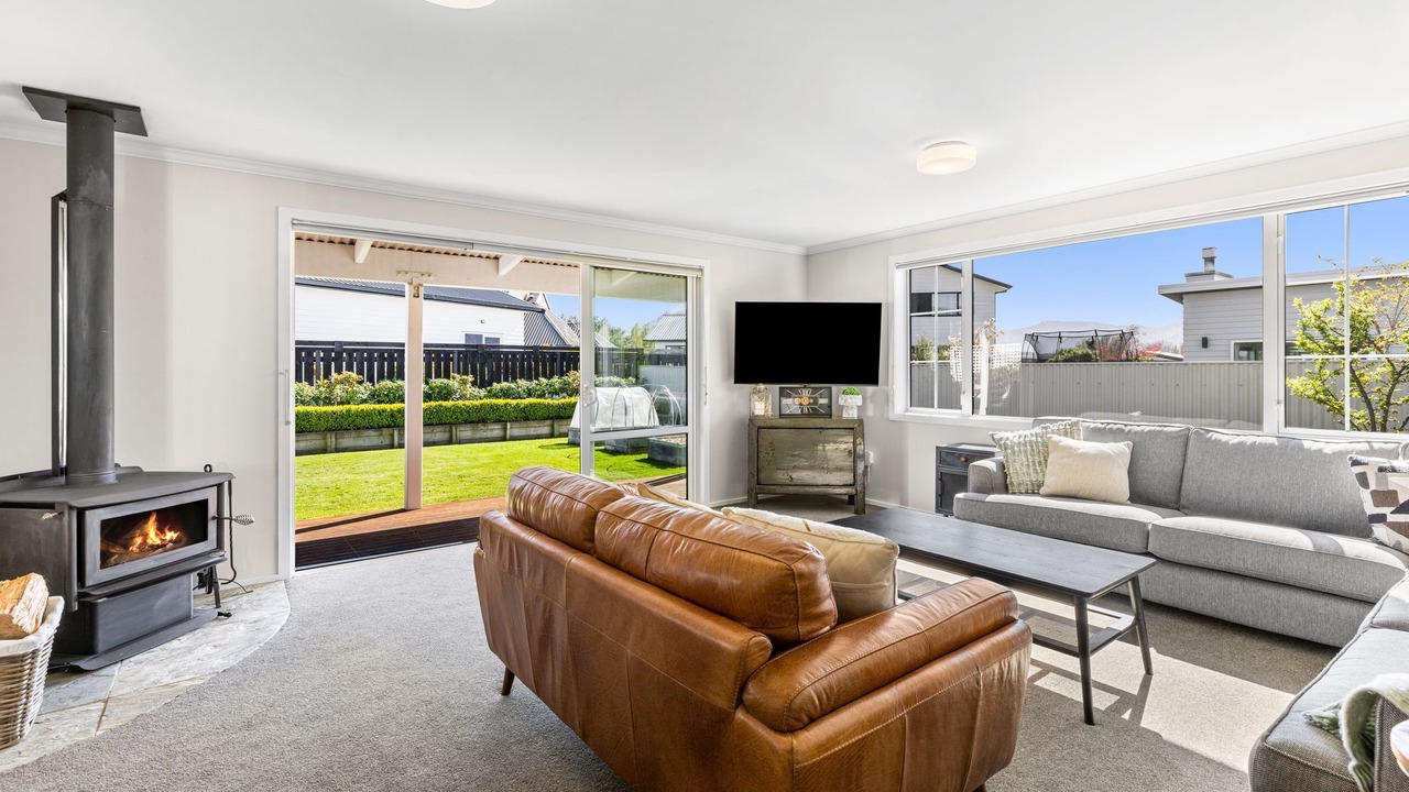 Photo of Livingroom in Albert Town