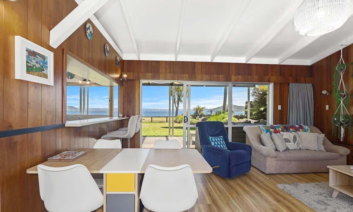 Photo of Livingroom in Hannahs Bay