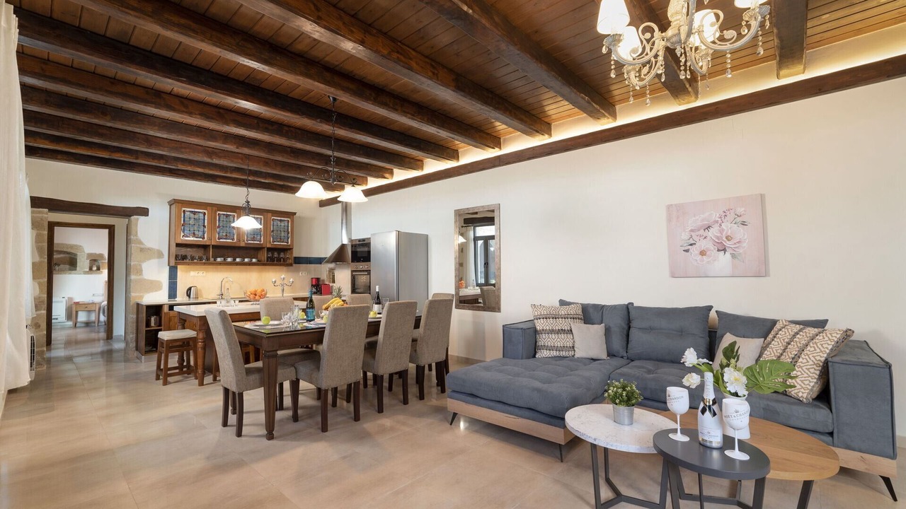 Photo of Livingroom in Tzitzifes