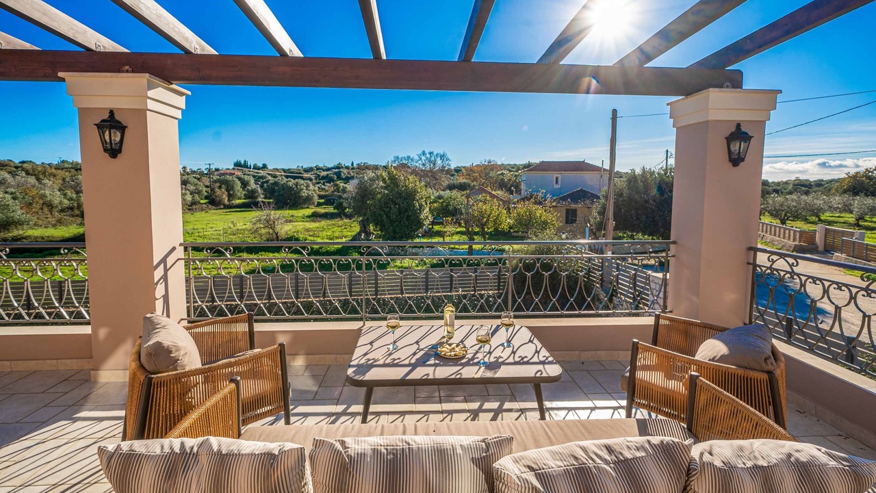 Photo of Patio Balcony in Thiramonas
