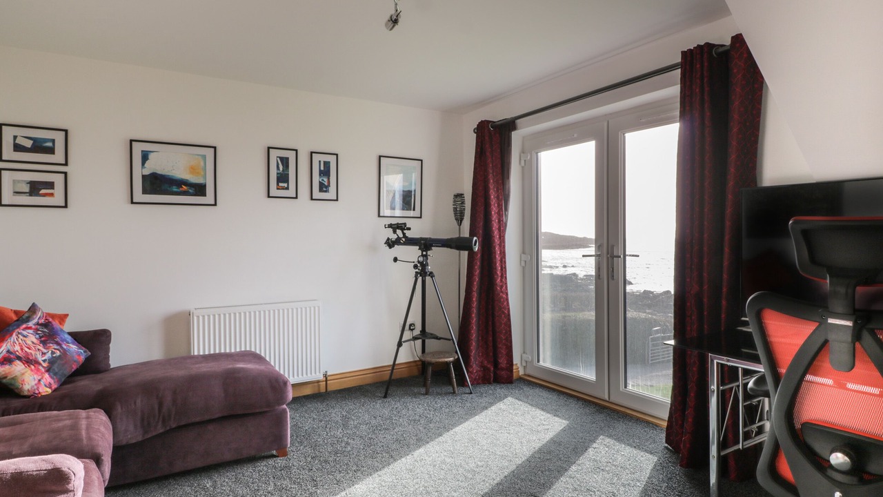 Photo of Livingroom in Rockcliffe