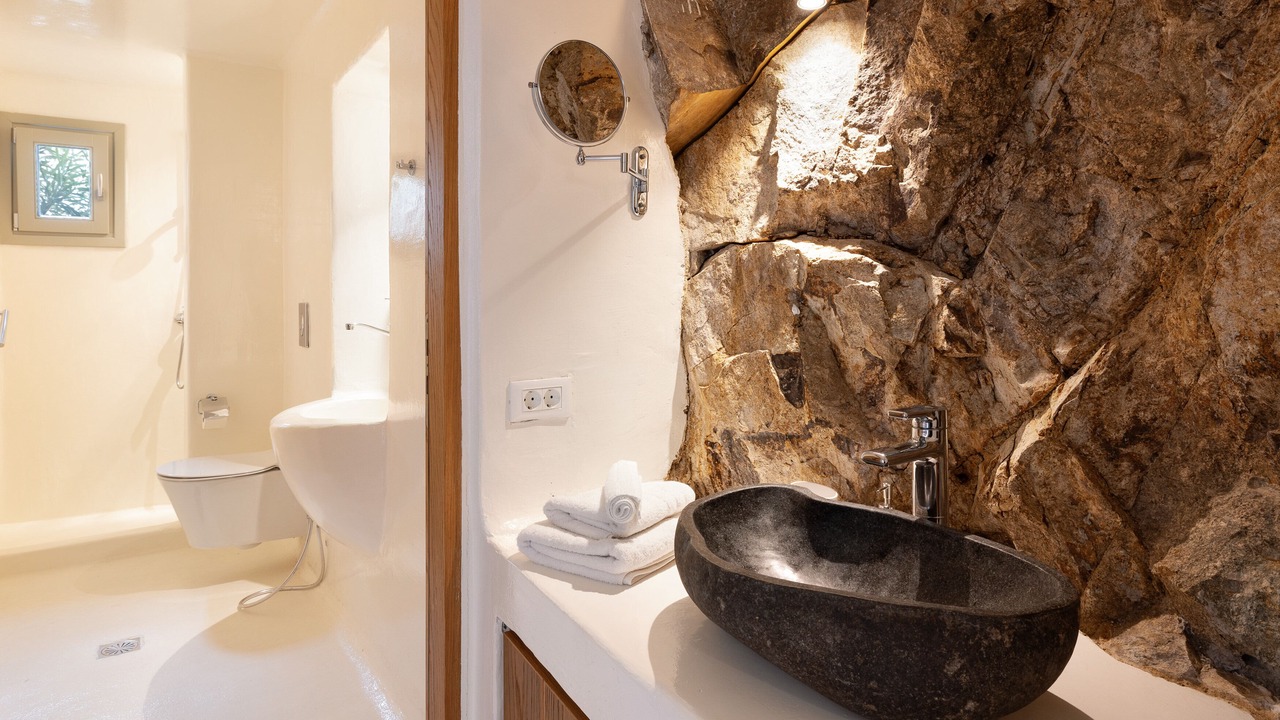 Photo of Bathroom in Plintri