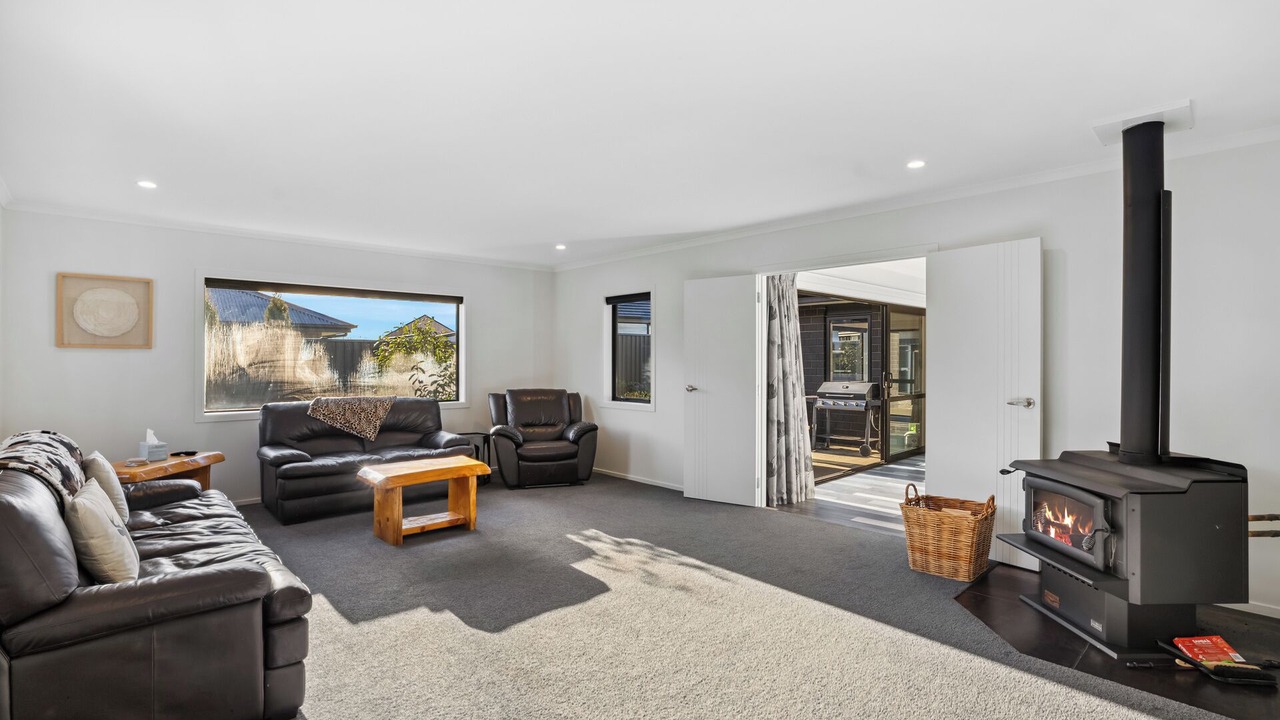 Photo of Livingroom in Lowburn