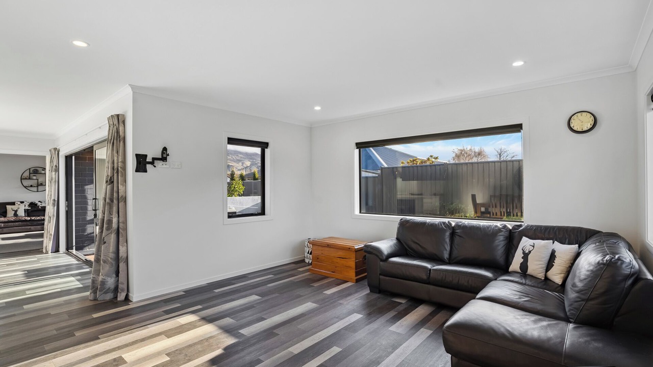 Photo of Livingroom in Lowburn