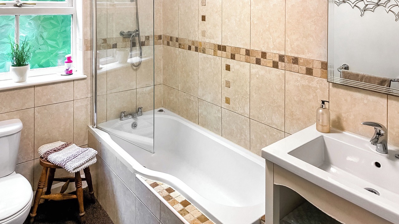 Photo of Bathroom in Girvan
