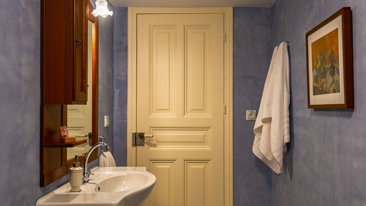 Photo of Bathroom in Paleopolis