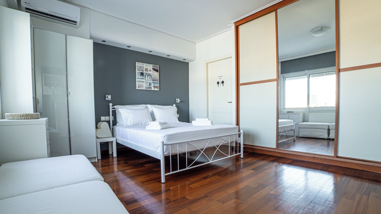 Photo of Bedroom in Mikrolimano